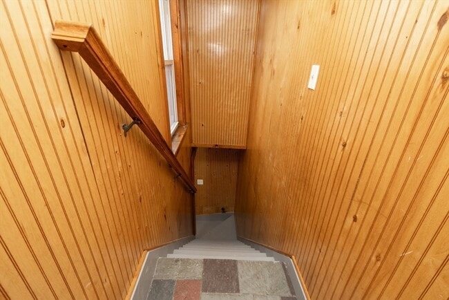 Building Photo - 7 Central St