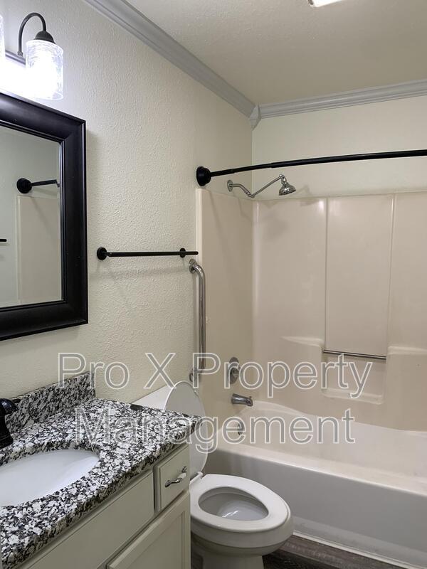 Building Photo - 3111 E 12th St