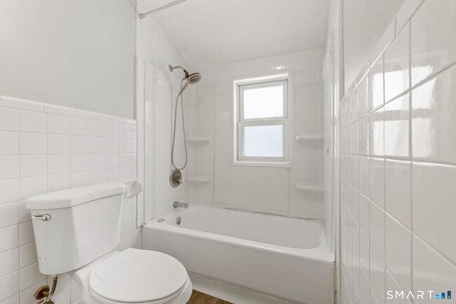 Building Photo - 3 New Hampshire Dr