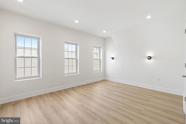 Building Photo - 5237 McKean Ave