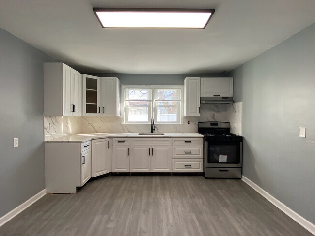 Building Photo - 306 Clifton Ave