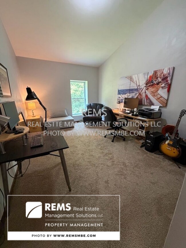Building Photo - N4513 Trillium Ct