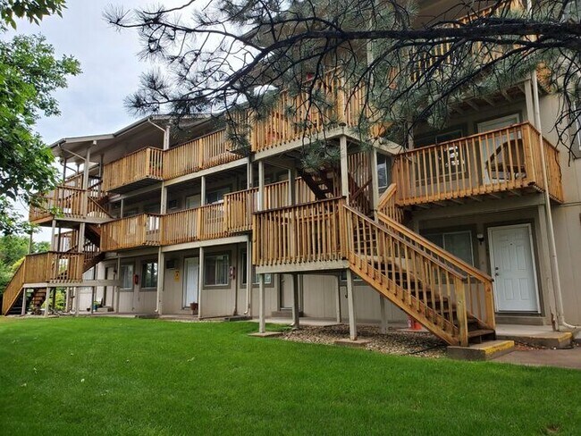 Building Photo - 1 Bed, 1 Bath Apartment!
