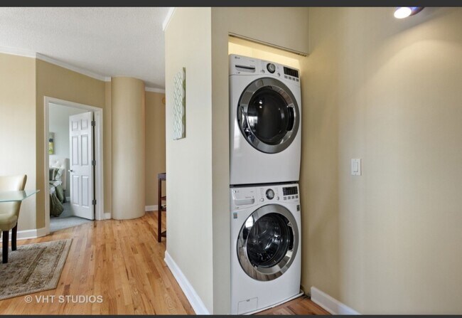 Full size in unit laundry and dryer - 1529 S State St