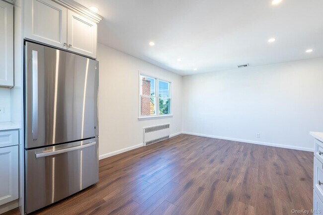 Building Photo - 107 Woodside Ave