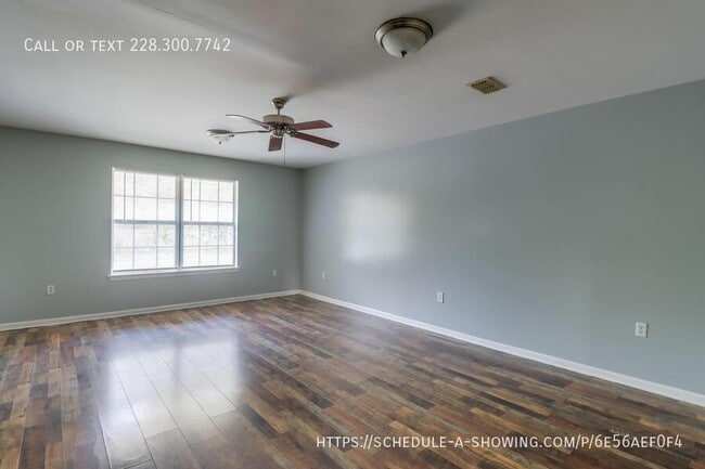 Building Photo - 124 30th 1/2 St-B