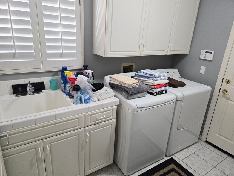 Laundry - 22 Belmonte Dr
