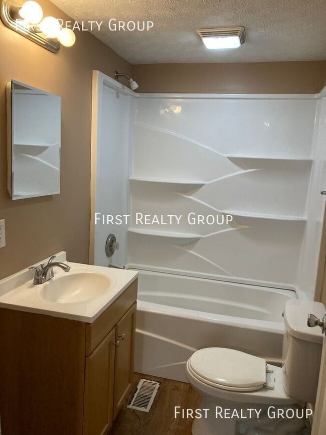 Building Photo - 1208 Kammer Ave
