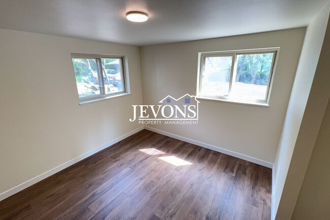 Building Photo - Available Now! 4-bedroom, 2-bathroom house in SeaTac