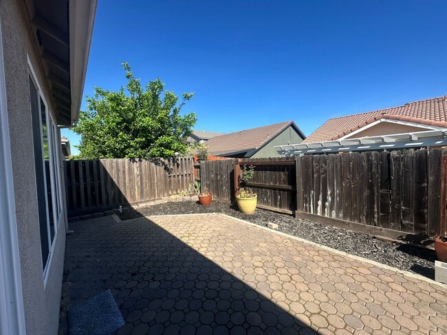 Building Photo - 2713 Donner Trail