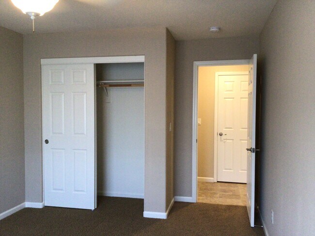 Building Photo - 1218 Avian Dr