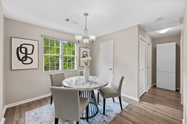 Building Photo - Luxurious 2 Bed 1 Bath Condo With Balcony ...