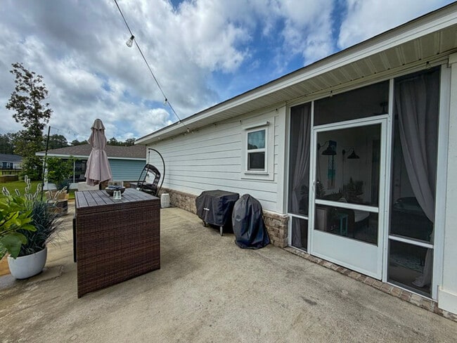 Building Photo - 593 Riverwalk Cir