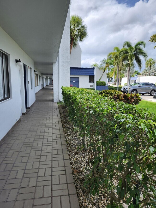Building Photo - 4471 Luxemburg Ct