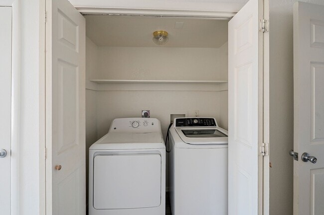 Building Photo - 5869 N 59th Dr
