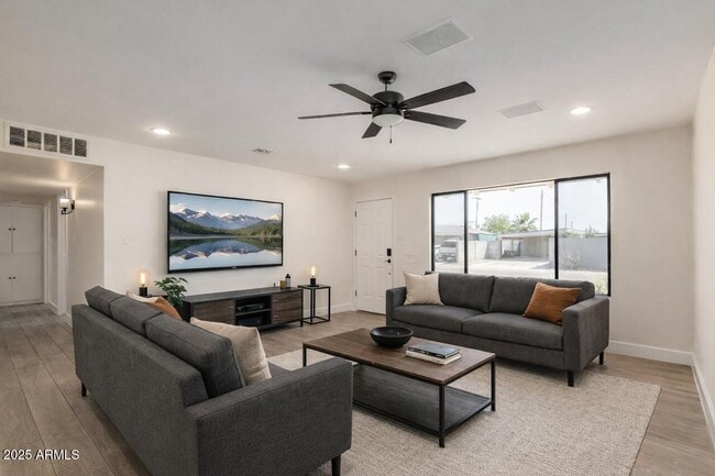 Building Photo - 8102 E Whitton Ave