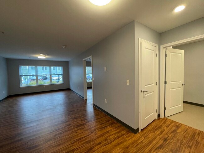 Building Photo - 15 E Ridge Dr