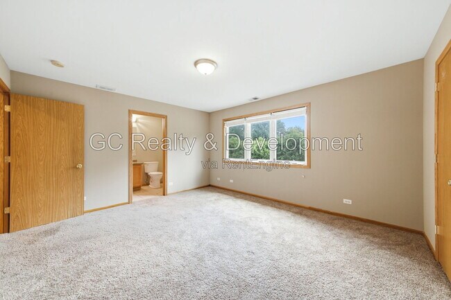 Building Photo - 1007 Forest Dr