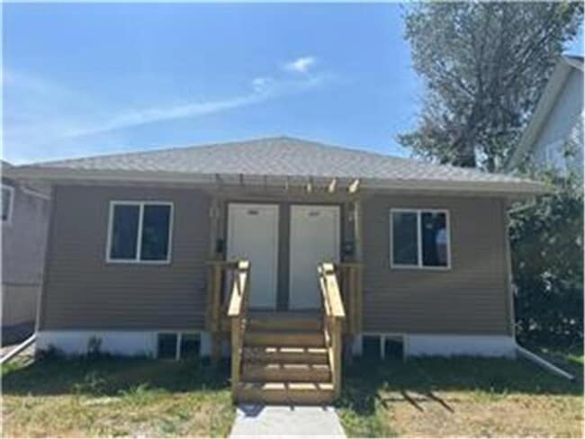 Building Photo - 468 Thomas Ave W