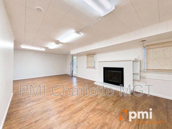 Building Photo - 1140 Bevis Dr