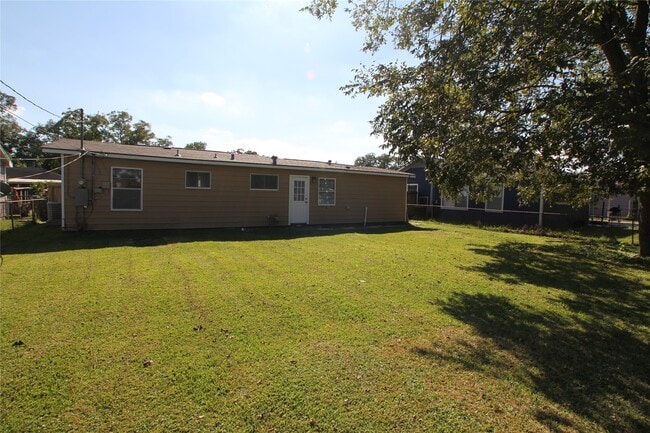 Building Photo - 1207 Trimm Ave