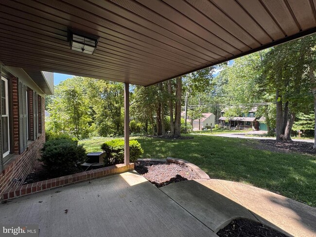 Building Photo - 2026 Admiral Dr