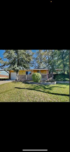 Building Photo - 8550 Circle Dr