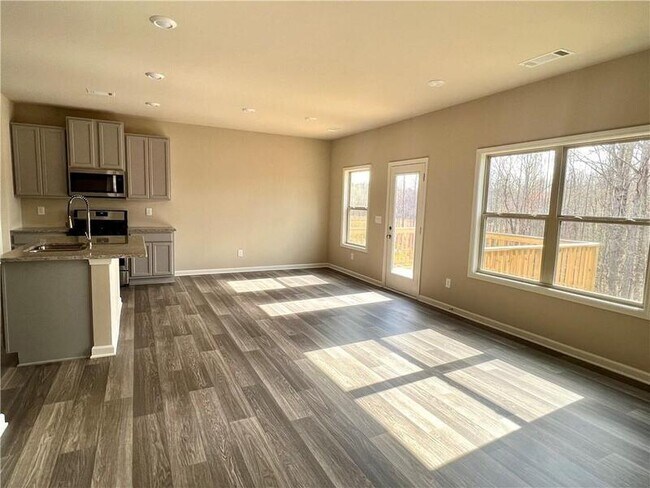 Building Photo - 114 Auburn Xing Wy