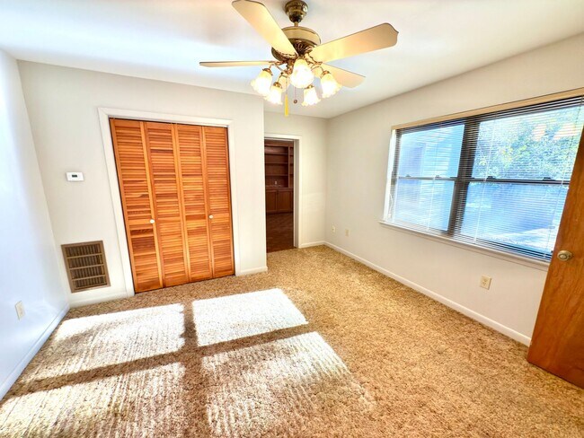 Building Photo - 424 Highland Park Dr
