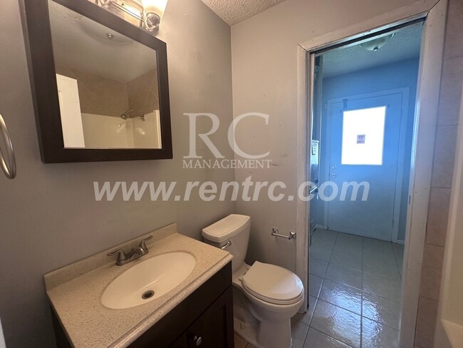 Building Photo - 917 Timberline-