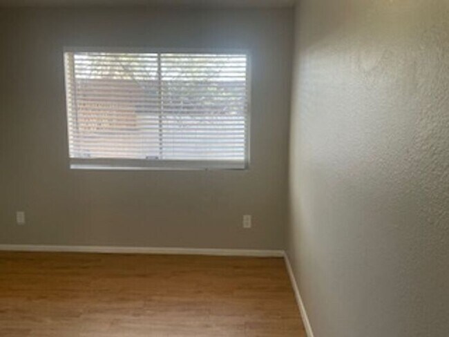 Building Photo - Adorable two bedroom townhome-Free rent through the end of February!
