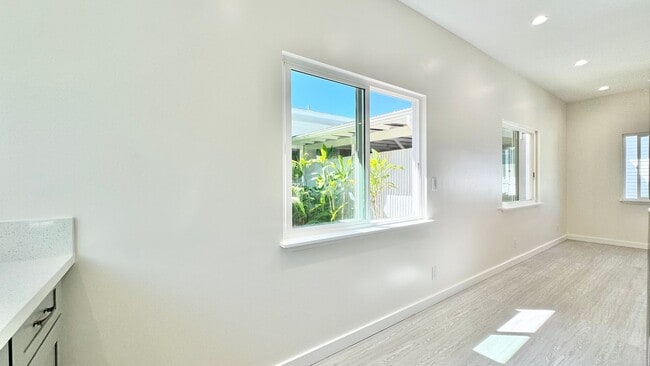 Building Photo - NEWLY BUILT SPACIOUS 2 BED/2 BATH/1 PRKG, ...