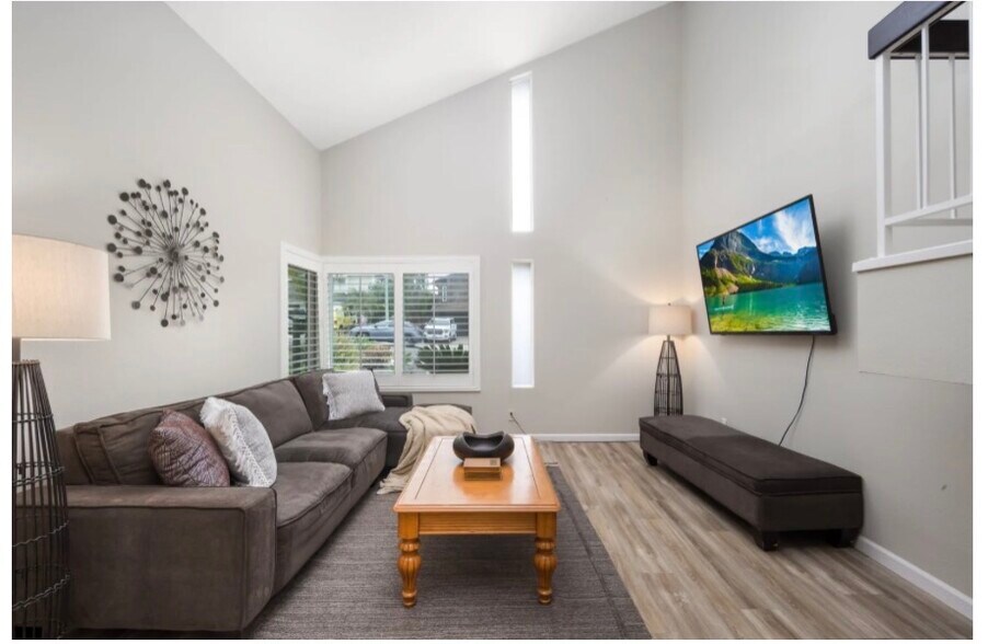 Building Photo - 24641 Ashland Dr