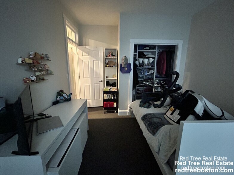 Building Photo - 845 Beacon St