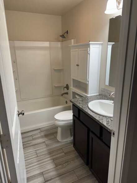 Building Photo - 4805 Eberly St