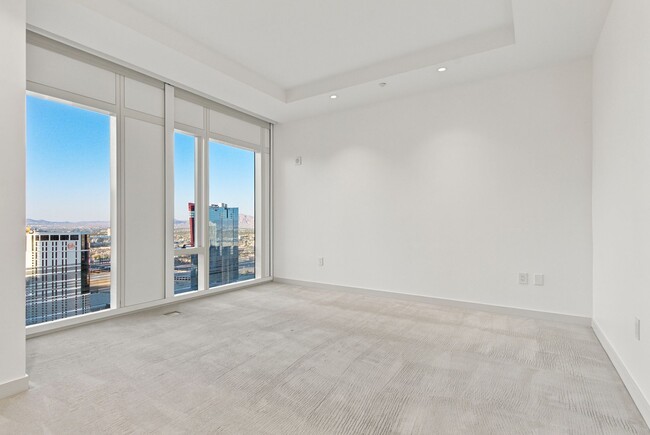 Building Photo - Stunning North Strip/City views from this UNFURNISHED 1+Den/1.5ba residence.