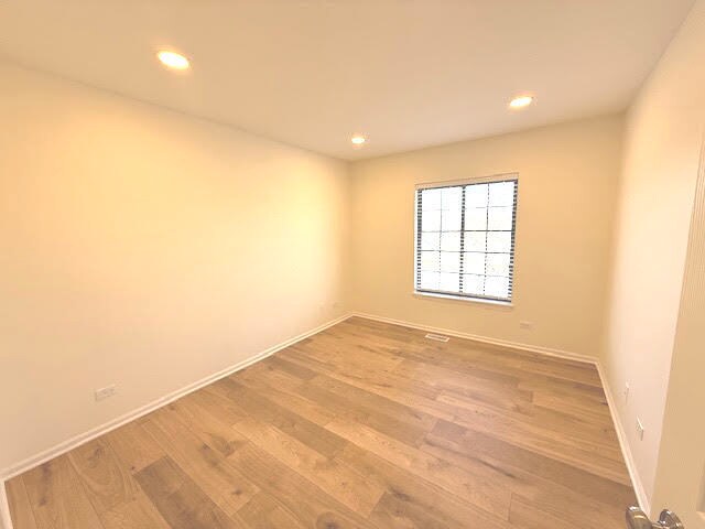 Building Photo - 171 N Clare Ct