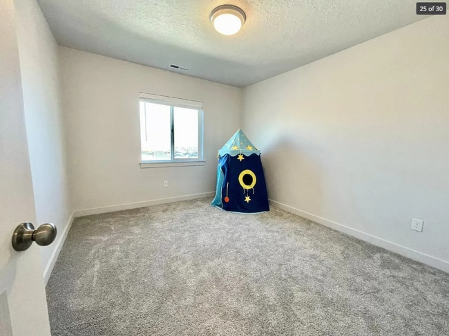 Building Photo - 2162 N Cloverleaf Wy