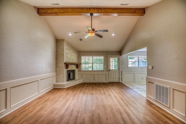 Building Photo - 216 Duerr Dr