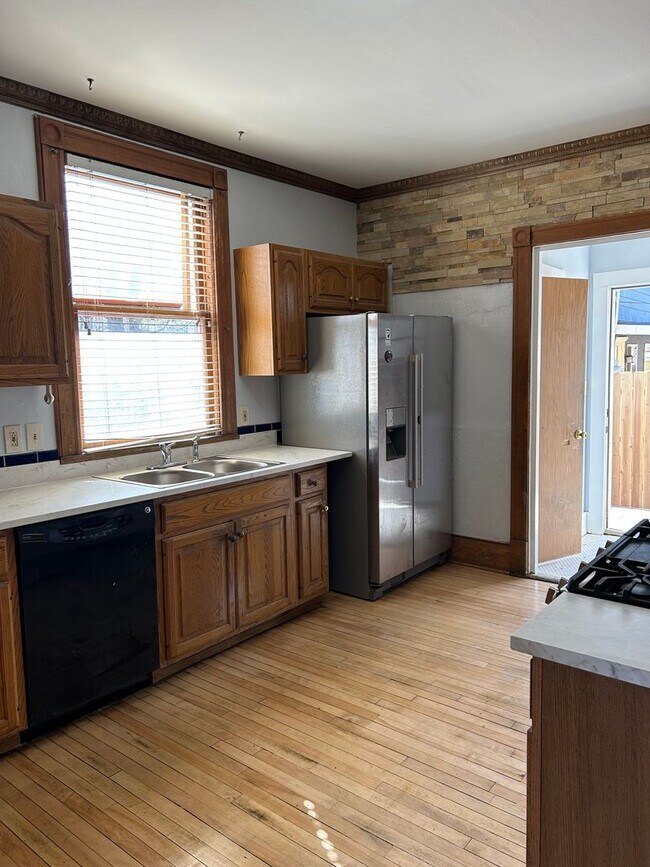 Building Photo - Historic Cheyenne Canyon Home