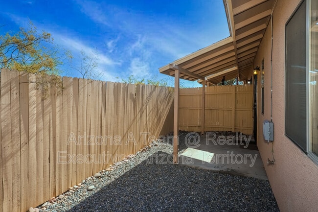 Building Photo - 2635 N Fontana Ave