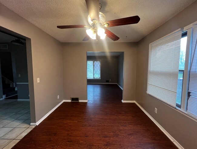 Building Photo - 7725 Tessman Dr