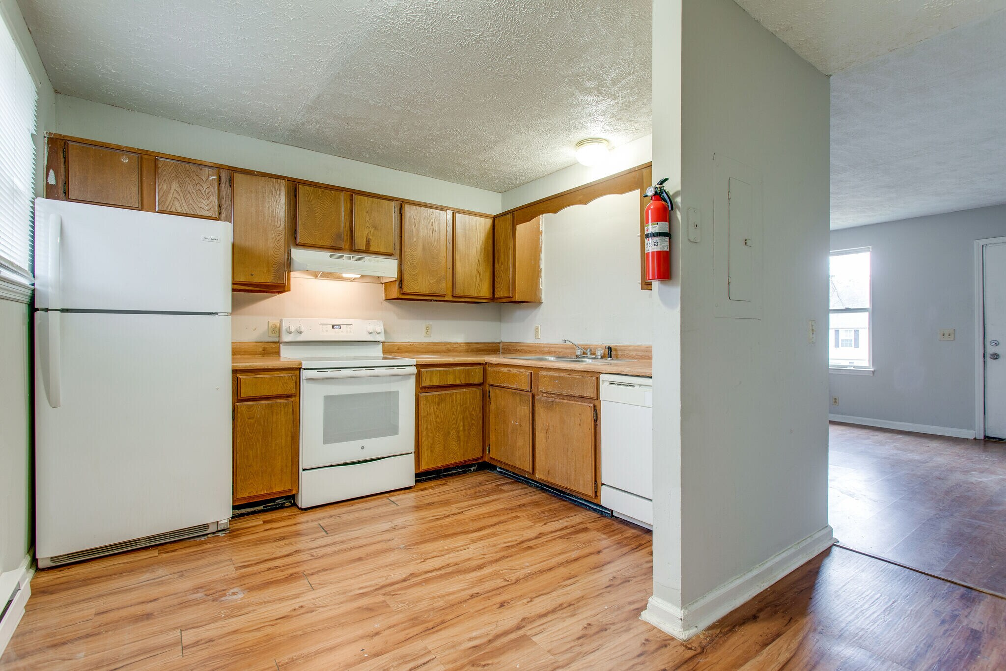 Building Photo - 2428 Woodale Ln