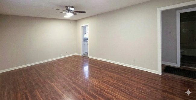 Building Photo - 2045 White Oak Cir