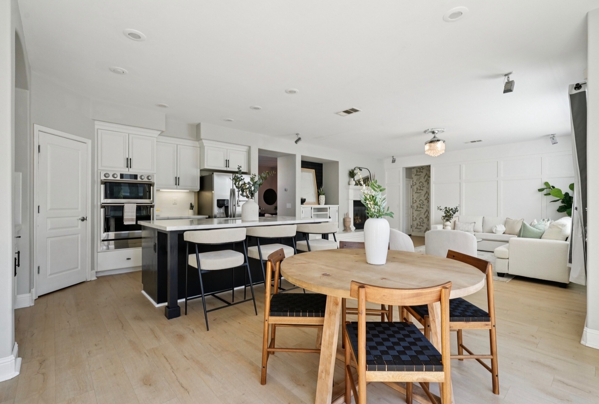 Building Photo - 2070 Katnich Ln