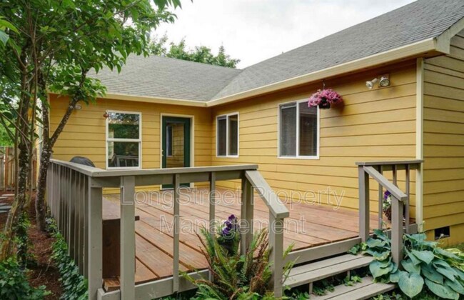 Building Photo - 3937 SW Neer Ave