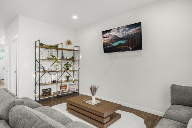 Building Photo - 2702 E 33rd St