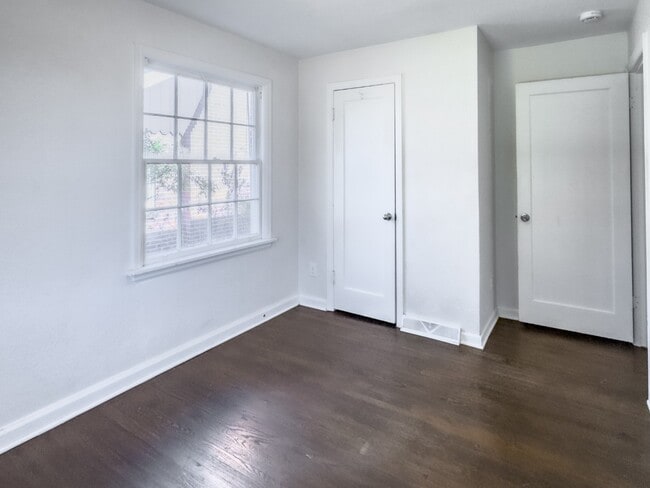 Building Photo - Spacious 5-Bedroom Gem on Locust Street – 2,053 Sq. Ft. of Comfort in Denver's Heart!