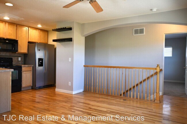 Building Photo - 2202 Valentia St