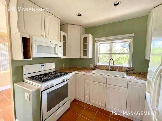 Building Photo - 1762 Hornblend St